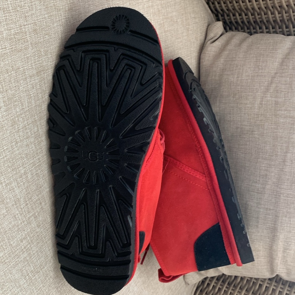 FINAL PRICE NWT UGG Suede Boots w/Fur Inside, Red/Black Leather Logo Laces 9/10 - Picture 4 of 11